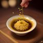 内容运营负责人在会议室白板前讲解麻豆视频内容分区规划，神情专注专业